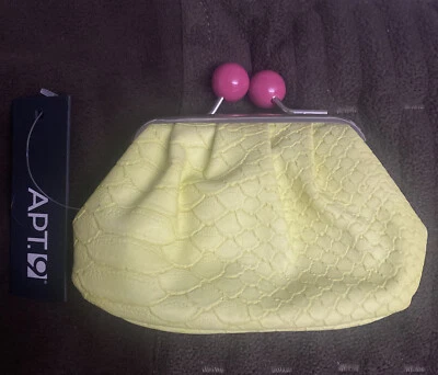 Mini monedero para mujer Apt 9 en amarillo NUEVO CON ETIQUETAS COMO EN LA FOTO PRECIO DE VENTA SUGERIDO POR EL FABRICANTE $20 Foto 1 de 4