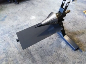 Traktor Holzspalter Drillkegel Kegelspalter Zapfwelle 150mm mit praktische Tisch - Foto 1 di 8