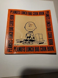 Vintage 1974 PEANUTS Kids Lunch Bag Cook Book, Recipes, cartoons Charles Schulz - Picture 1 of 5