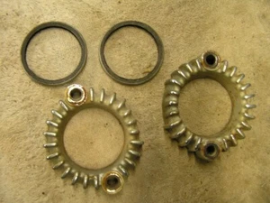 Suzuki 1968-1974 T-500 Titan Exhaust Pipe Header Flanges Clamps & Seal Rings 69 - Foto 1 di 9