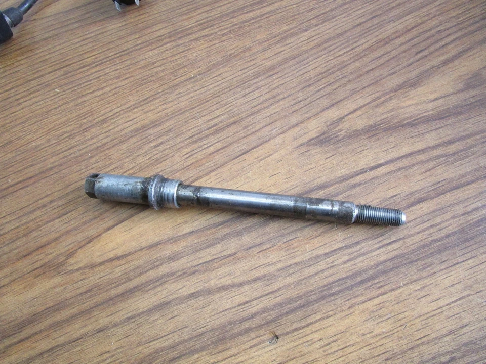 XR 600 HONDA 1986 XR 600R 1986 EJE DELANTERO Foto 1 de 1