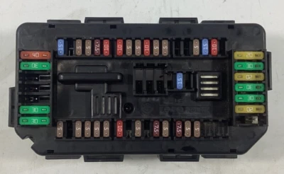 BMW M4 2016-2020 batería regulador distribución de energía módulo de caja de relé de fusibles OEM. Foto 1 de 4