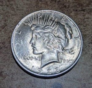 1923 US Peace Dollar ~ No Mint Mark Great Cond! - Picture 1 of 9