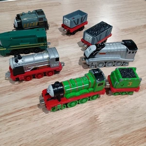 Menge 7 Thomas The Train Magnet/Haken Züge - verschiedene Größen & Jahre - Bild 1 von 4