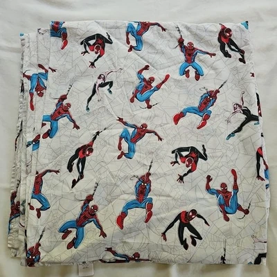 Sábana plana Pottery Barn Kids Marvel’s Spider-Man tamaño completo brilla en la oscuridad Foto 1 de 4