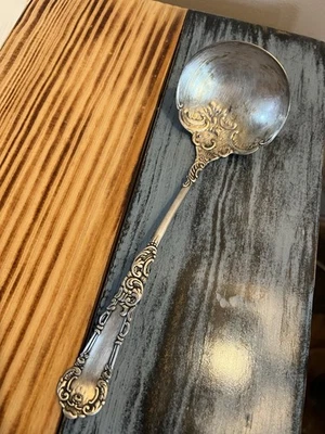 Antiguo cucharón cuchara plateada Rogers de la época victoriana del siglo XIX pátina envejecida Foto 1 de 4