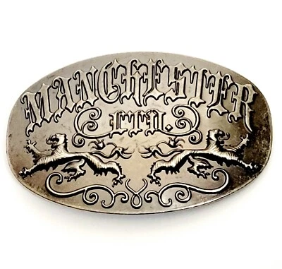 De colección Manchester LTD Hebilla de Cinturón de Metal Forjado Cresta de Leones Desplazamiento 4" de Ancho ¡En muy buena condición! Foto 1 de 4