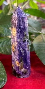 Obelisco torre punta piedras preciosas pulidas CHAROITE 114,5 gr púrpura - Yakutia, Rusia - Imagen 1 de 8