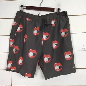 Neu Lost Shorts Lippen Muster 18" Länge grau Herren XL - Bild 1 von 6