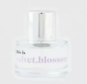 American Eagle AEO Fragrance This Is Velvet Blossom Eau De Parfum Parfüm 1 Oz. - Bild 1 von 1