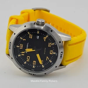 Fossil AM-4202 Mens Watch Black Dial Yellow Rubber Strap 10 ATM Needs Battery - Picture 1 of 6