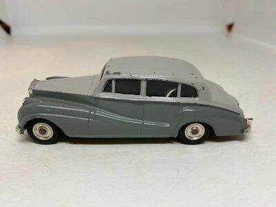 Dinky Toys 150 Rolls Royce Silver Wraith - Image 1 of 4