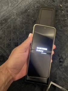 Samsung Galaxy Z Flip6 Smartphone 12GB/256gb Unlocked - Afbeelding 1 van 7