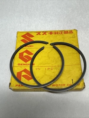 ✅ NOS OEM NEW ORIGINAL SUZUKI TC90 TM75 TS90 PISTON RINGS 12140-25011🇯🇵   *21 - Image 1 of 4