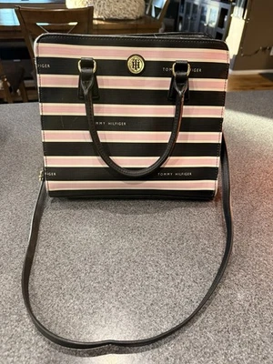 Bolso de Mano Tommy Hilfiger de Cuero a Rayas AW0AW06774 Rosa Negro  Foto 1 de 4