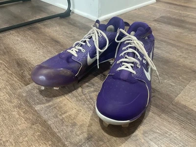 Chuteiras de beisebol masculinas Nike roxas TCU com chifres sapos equipe emitida jogador usado - Imagem 1 de 4