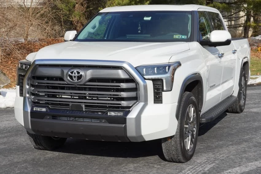 Romik 51728419 Running Board for Toyota Tundra - Image 1 of 1