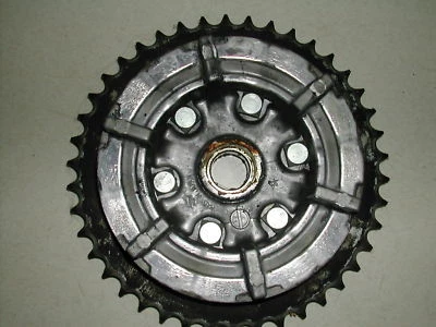 84 Suzuki GS 450L 450 L Piñón Trasero Soporte Buje Cuje Foto 1 de 2