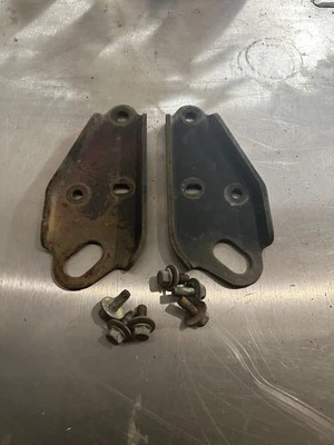 89 Mazda RX7 Front Tow Bracket w/  Bolts Towing Hooks Mount 88-91 Tow Hook Foto 1 de 4