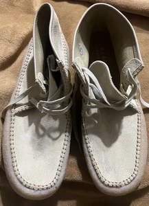 NEUWERTIG! Clarks Originals Caravan Herrenschuhe Größe 10,5 M. Ahorn Wildleder Stiefel - Bild 1 von 8