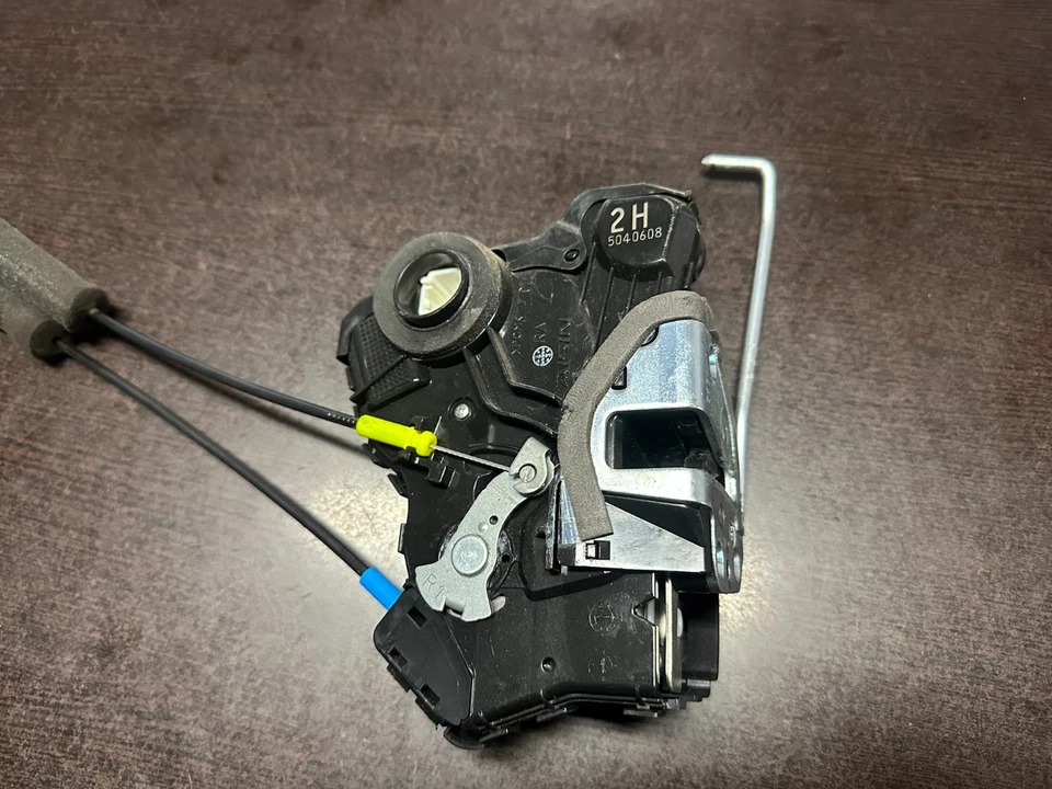 Cerradura de pestillo de puerta delantera derecha para pasajero Subaru Forester 2016 2017 2018 Foto 1 de 4