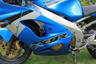 KAWASAKI ZX9R F 2002-2004 CRASH PROTECTION PUCKS KNOBS OGGYS FAIRING SAVERS PADS - Image 1 of 4