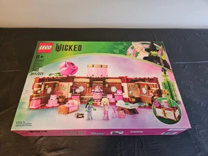 LEGO Wicked: Glinda & Elphaba's Dormitory (75683) - Imagen 1 de 4