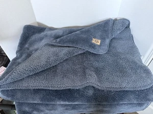 UGG Whitecap Plush Throw Blanket Fleece Blue Gray 50x70 Thick And Heavy - Picture 1 of 1