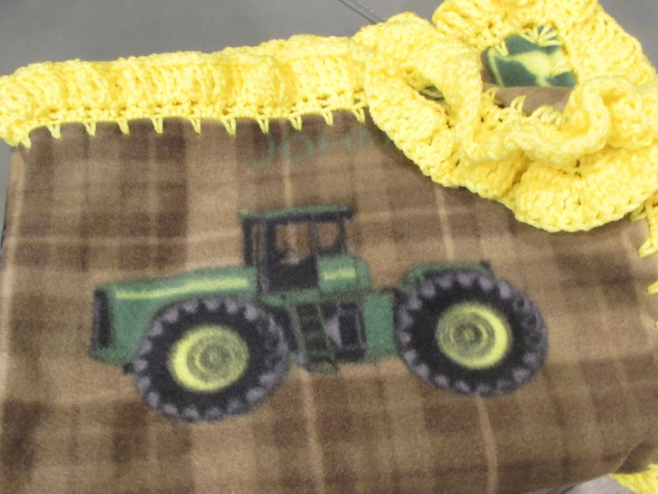 Детское одеяло John Deere для мальчика флисовый коричневый зеленый трактор с желтым крючком краем - Изображение 1 из 4