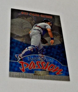 1998 STADIUM CLUB - MIKE PIAZZA CATCHER DODGERS PLAYING WITH PASSION CARD P9 - Picture 1 of 4
