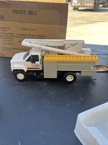 DG Productions Pacific Bell Top Kick Utility Truck - New Old Stock - Picture 1 of 22
