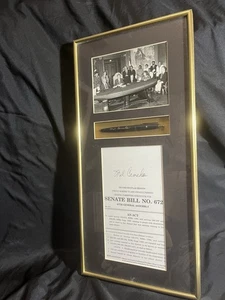 Mel Carnahan Governor Of Missouri Autogramm 1993 / Foto von Senatsgesetz Signierung - Bild 1 von 7