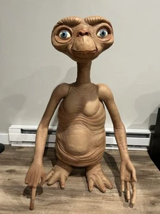 NECA Life size E.T. Réplica de figura de espuma - Imagen 1 de 5