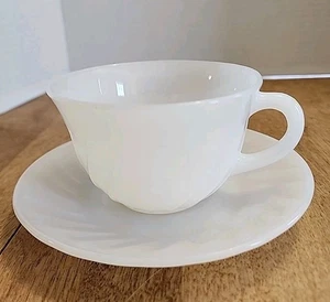 Feuerkönig Weiß Swirl Milchglas Tasse und Untertasse Set - Bild 1 von 10