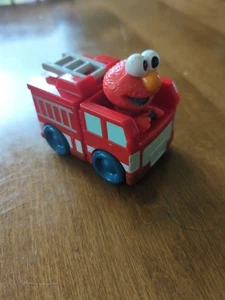 Veicolo camion dei pompieri Sesame Street Twist & Pop Wheelies Elmo - Foto 1 di 10