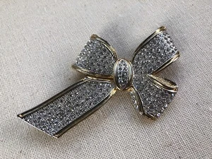 Vintage Crystal Rhinestone Ribbon Bow Pin Brooch - Picture 1 of 7