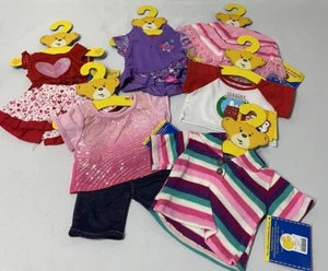 Build A Bear Kleidungspaket neu mit Etikett und Bügel Hosen Tops Kleid Snoopy T-Shirt - Bild 1 von 4