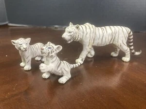 Schleich White Siberian Tiger Big Cat 2 Cubs Figure 2007 Retired Blue Eyes - Picture 1 of 12