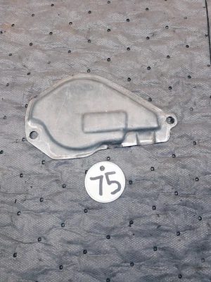 1972 - 77 铃木 TC125 油泵盖 #11385-25001 — 第 1/2 张图片