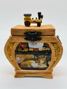 Heirloom Porcelain Charles Wysocki music box vintage Casey the Conductor - Imagen 1 de 6