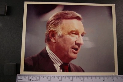 LOT: Five 1980s CBS TV NEWS PRESS PHOTOS (Lot #465) - Image 1 of 4