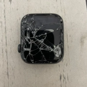 Apple Watch Series 5 (Cellular + GPS) - Display & Rückseite gesprungen *für Ersatzteile* - Bild 1 von 7