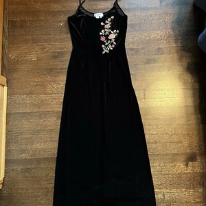 papell boutique Black With Embroidered Accents Velvet Maxi Evening Dress Size 12 - Picture 1 of 8