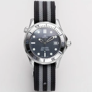Omega Seamaster Professional 300M Men Quartz Vintage Navy Blue Watch Date 36 mm - Picture 1 of 9