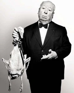 ALFRED HITCHCOCK great 8x10 parody still THE BIRDS -- mo092 - Picture 1 of 1