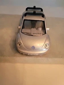 Kinsmart Volkswagen New Beetle Silver 1:32 Diecast Car Pull Back with Roof Rack - Picture 1 of 12