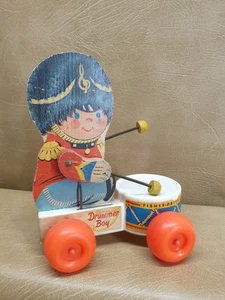Juguete de colección Fisher Price Drummer Boy Walk Along Pull Works # 634 - Imagen 1 de 7