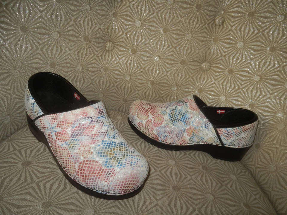 Zueco mocasín danés con plataforma de cuero floral SANITA para mujer EE. UU. 6-6,5 M/EU37 Foto 1 de 4