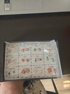 Juego de pendientes navideños en caja un par por cada mes - Imagen 1 de 6