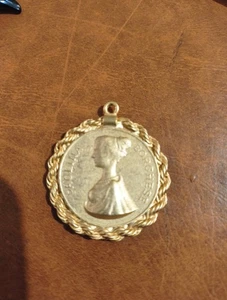 Vintage Paolina Borghese Anhänger Vis Unita Fortior goldfarben 1,5" Napoleon Schwester - Bild 1 von 7